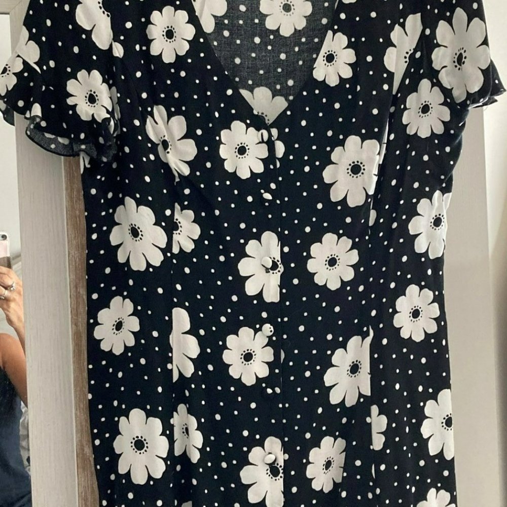 SHORT SLEEVE BLACK AND WHITE DRESS